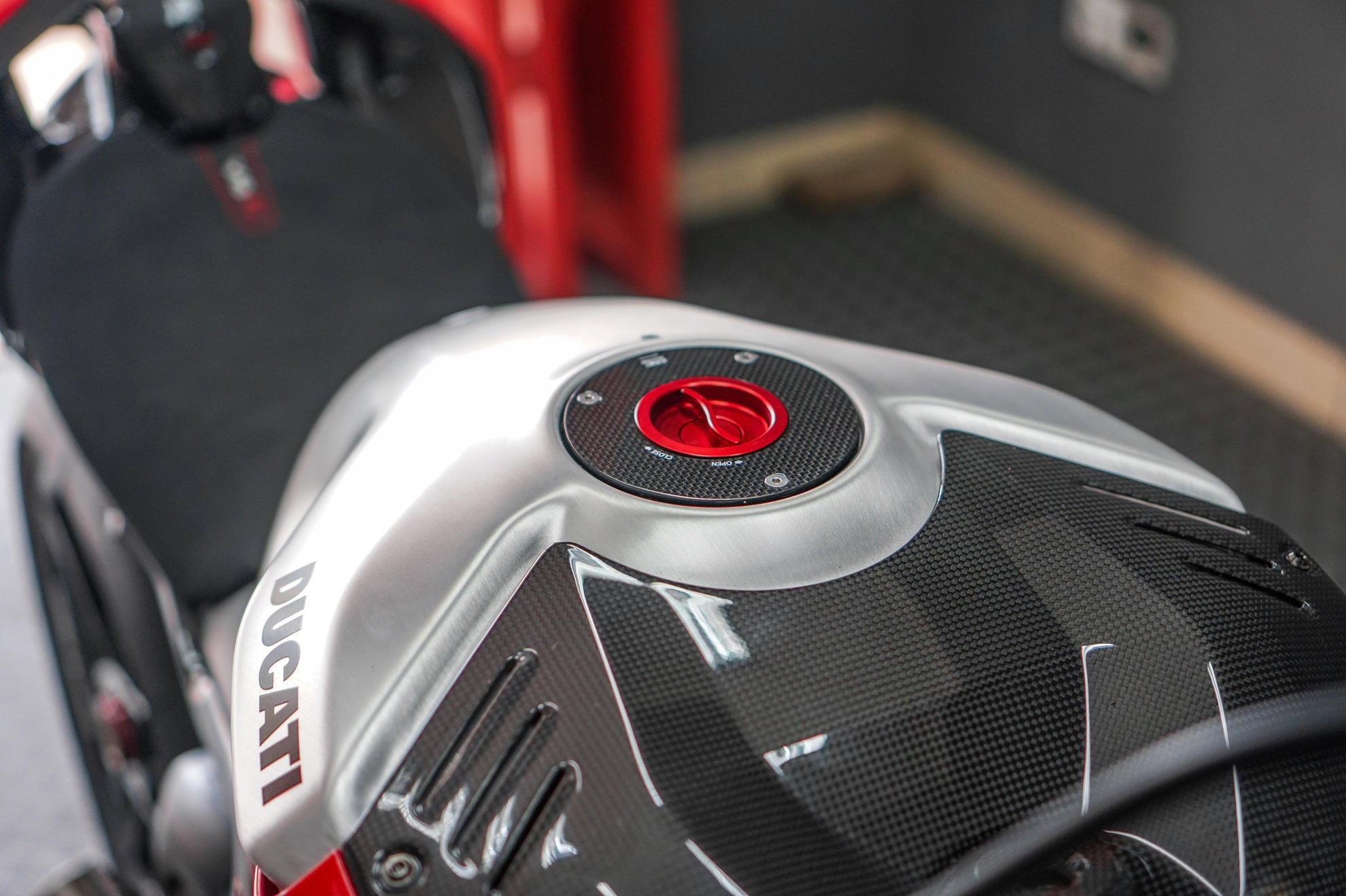 Capot de réservoir en carbone CNC Racing Ducati Panigale V4/S (2025) TSB21 