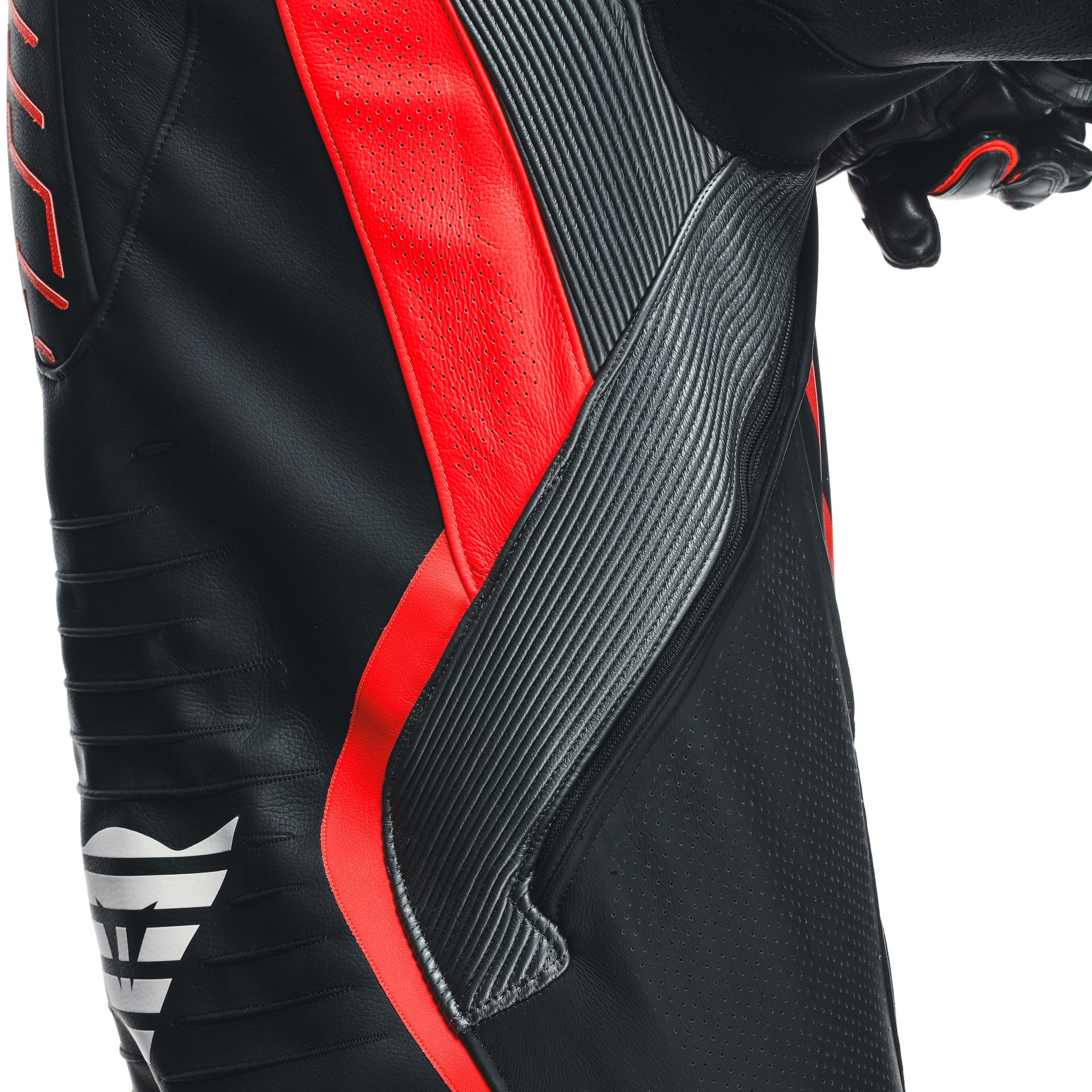 Dainese Audax D-ZIP combinaison en cuir une pièce – Combinaison de course perforée | Hommes | Noir/Rouge 