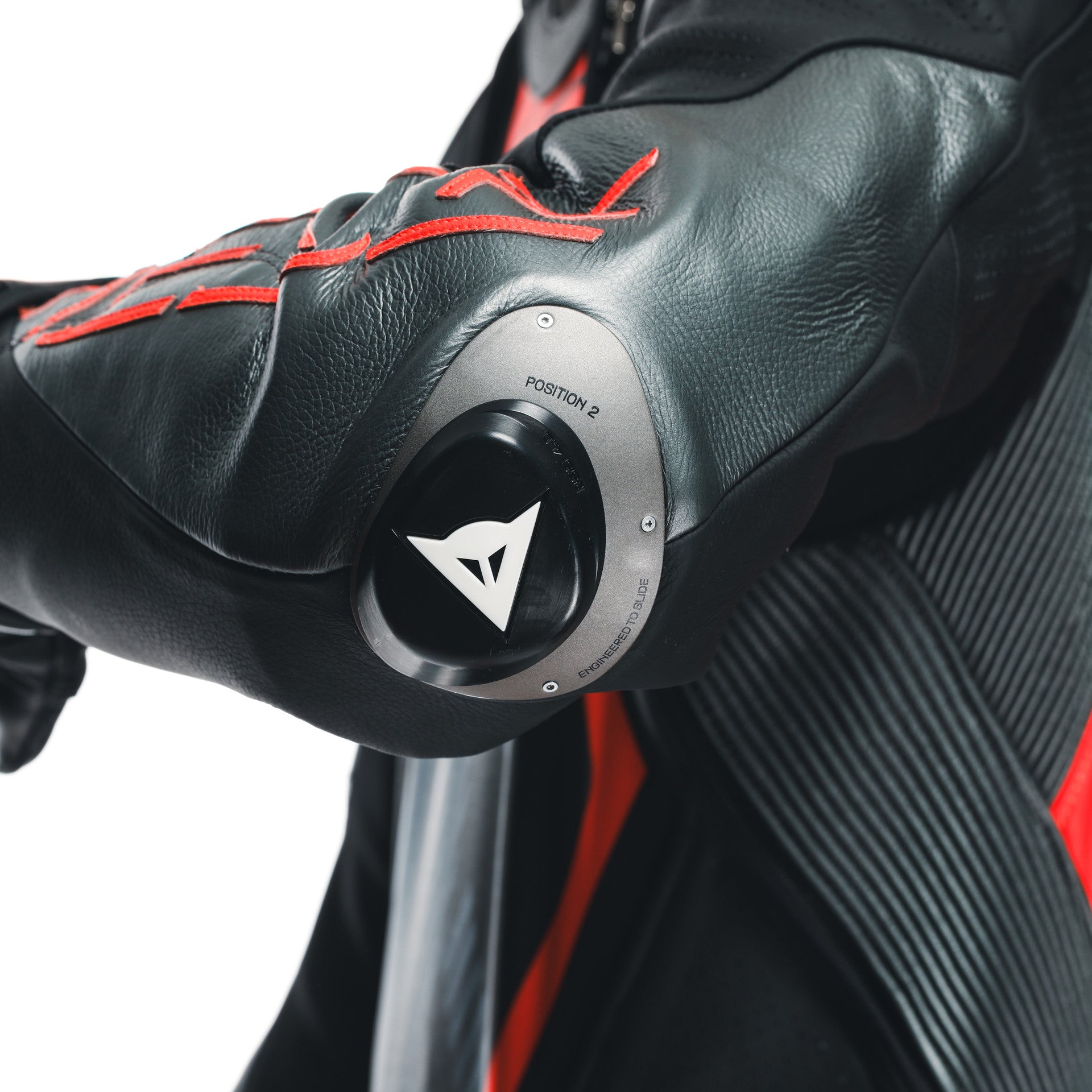 Dainese Audax D-ZIP combinaison en cuir une pièce – Combinaison de course perforée | Hommes | Noir/Rouge 