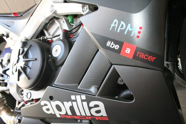 Pièces intérieures du spoiler arrière en carbone Fullsix Aprilia RSV4/1100 Factory/R/RR/RF (09-20) 