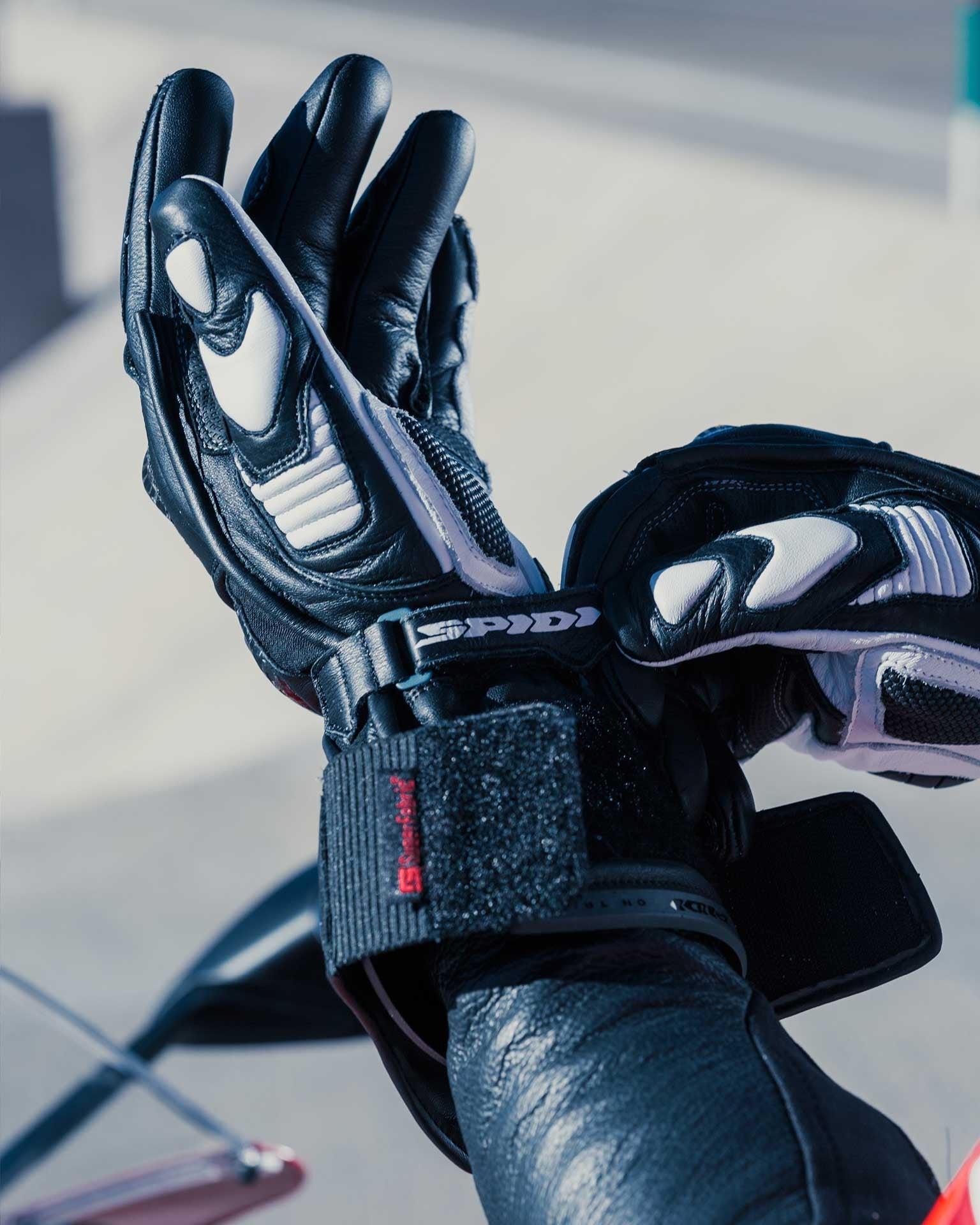 Gants de moto en cuir Spidi Carbo Track Evo Racing | Homme | Noir/Blanc | A203011 