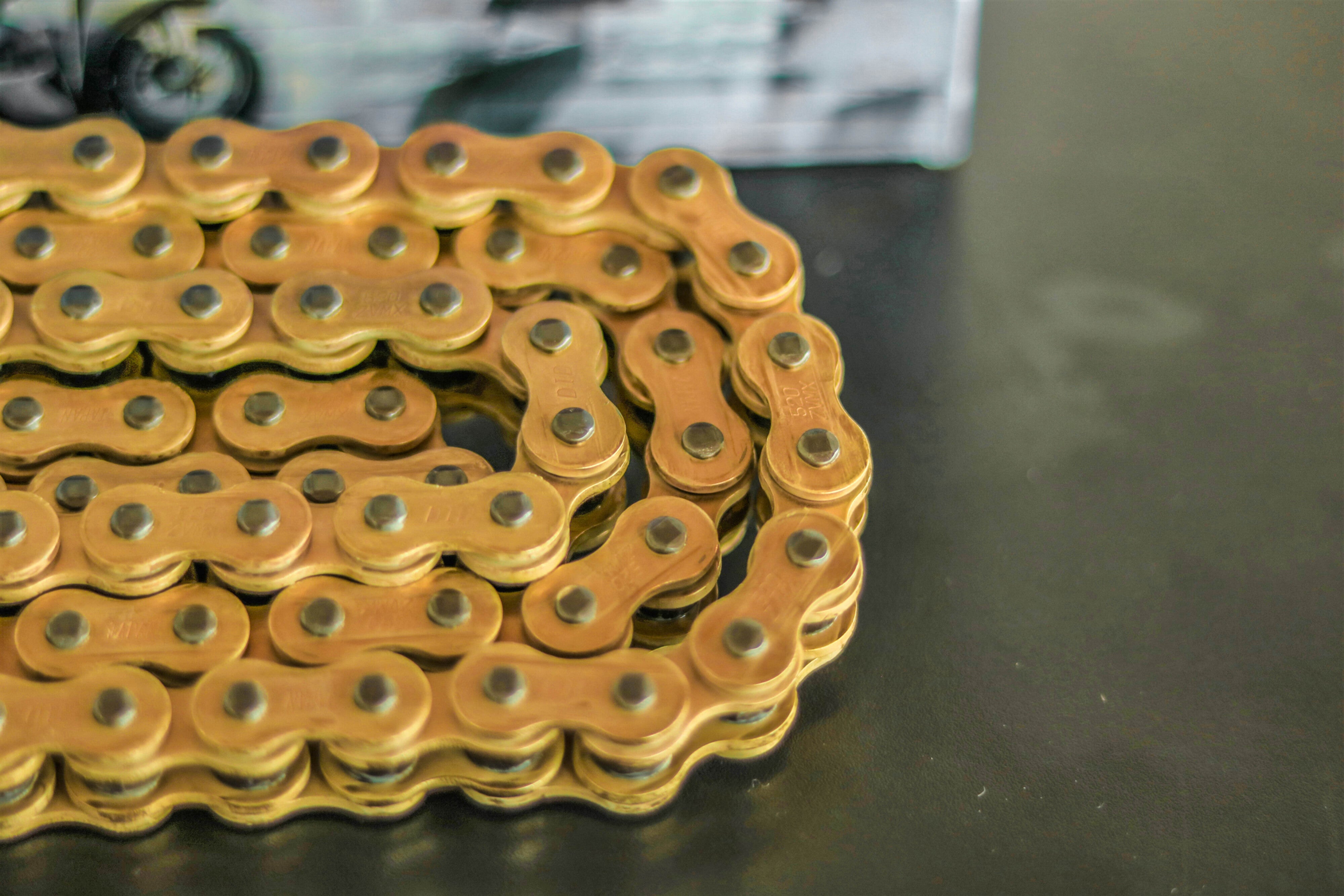 Chaîne D.I.D 520ZVM-X X-Ring 520 G&G ouverte avec maillon à rivet – 100 à 132 maillons 